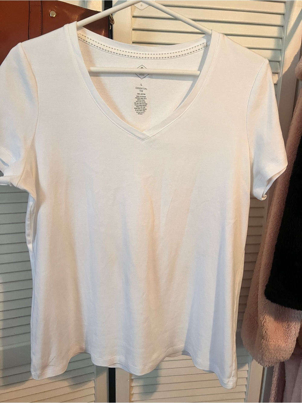 St.John’s Bay Everyday V-Neck Women's Tee - White Size L